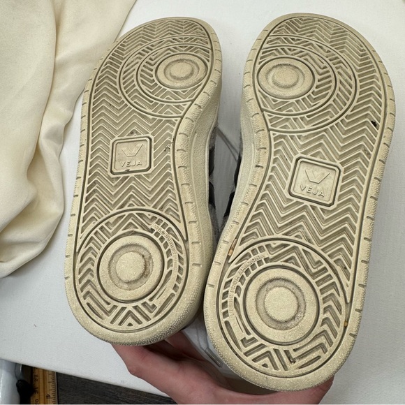 Veja V-10 Flannel Snow Black women’s sneakers
Size US 5 - Picture 7 of 8